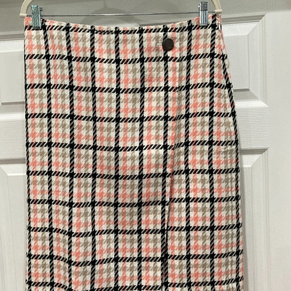 Ann Taylor Factory Pink, Black, White & Tan plaid skirt.  Size 10.